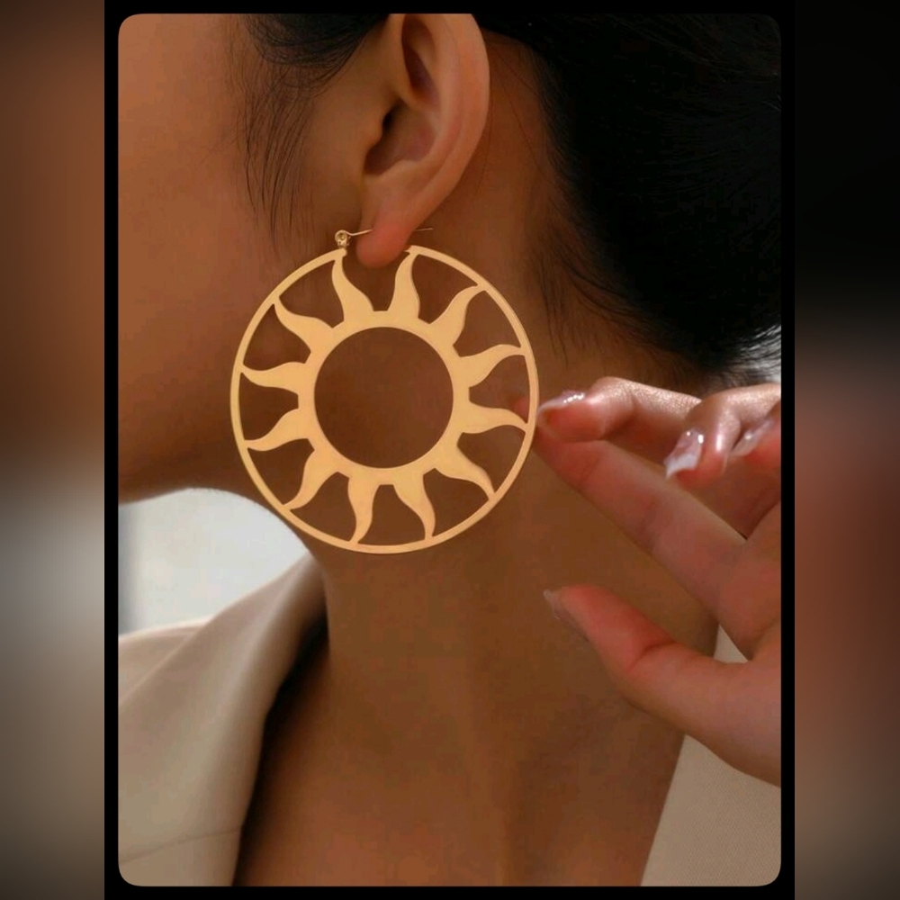 Sunny Statement Hoop Earrings Gold